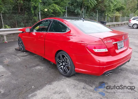 2015 Mercedes-Benz C 350 Sport 4Matic z USA, uszkodzony, nr VIN WDDGJ8JBXFG366290